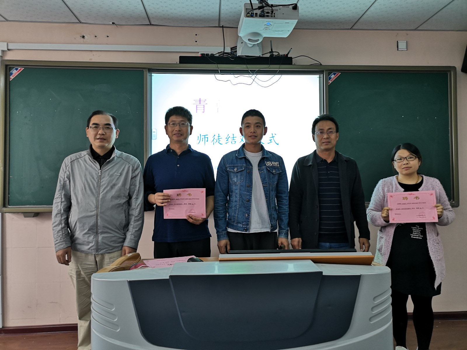 我校举行新学年师徒结对仪式-江宁区秣陵初级中学